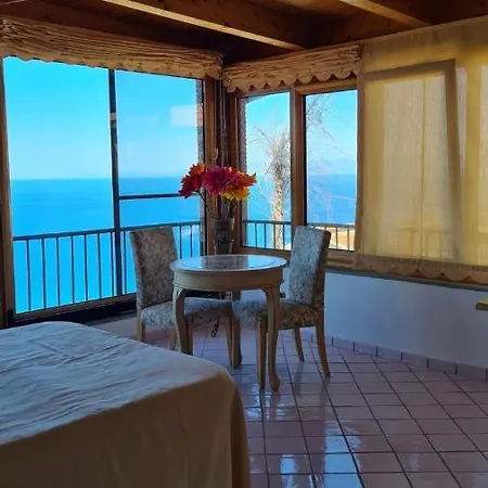 Luce Paradise Bed & Breakfast *